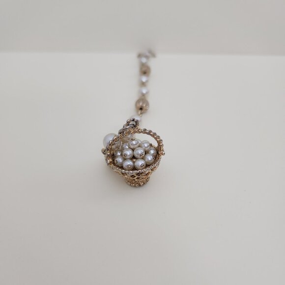 Vintage Bracelet Charm Faux Pearls Cluster Woven Basket Dangle Gold Tone Evening - Picture 3 of 6